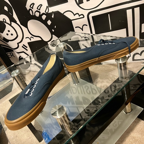 *Ultra Rare* Vans “ Gum Sole Pack” Authentic Shoes | Size: US 10 | Colour: Blue - Picture 4 of 6